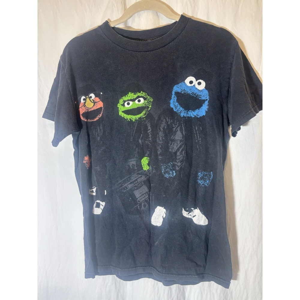 Sesame Street Shirt Men's Small Elmo Cookie Monster and Oscar The grouch Tee W17